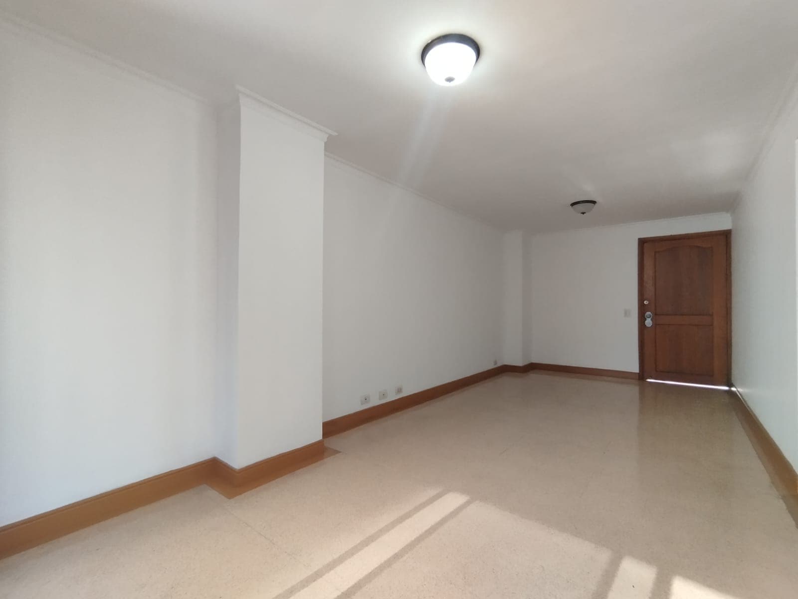 Apartamento en arriendo en Aguacatala, El Poblado, Medellín — foto 3 de 9