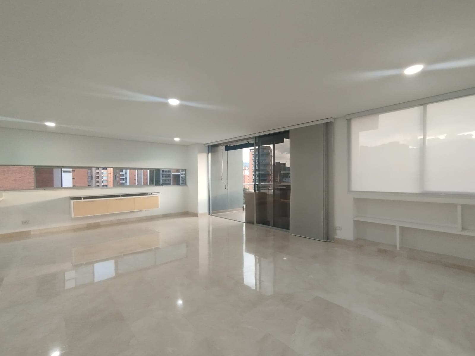 Apartamento en arriendo en Santa María de los Ángeles, El Poblado, Medellín — foto 1 de 13