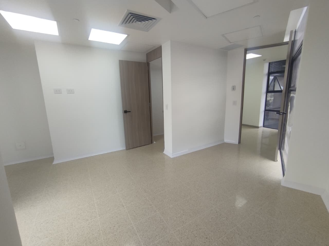 Consultorio en arriendo en San Diego, El Poblado, Medellín — foto 1 de 9