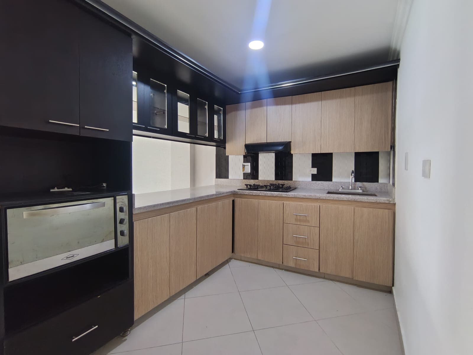 Apartamento en arriendo en La Castellana, Laureles, Medellín — foto 5 de 20