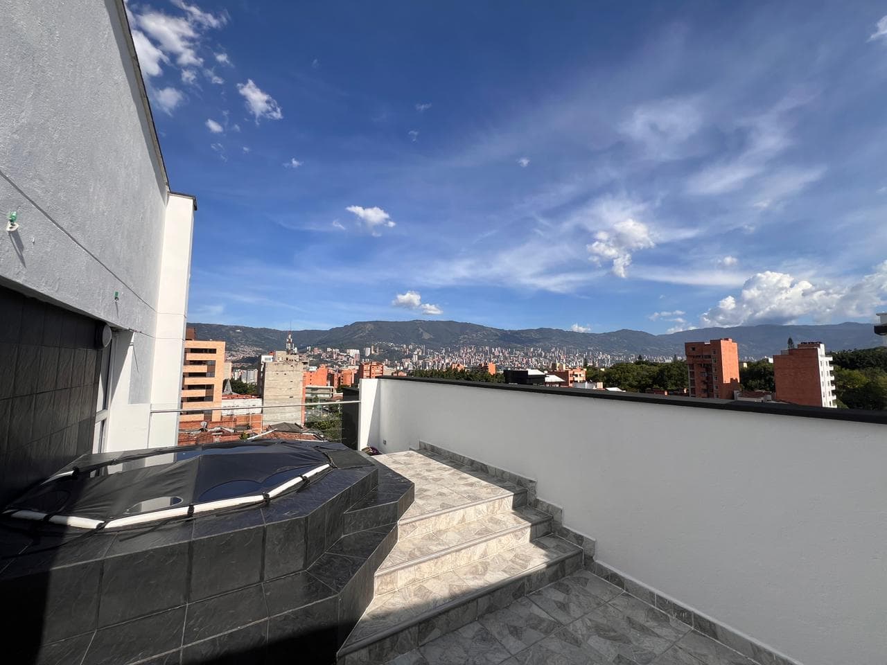 Apartamento en arriendo en La Castellana, Laureles, Medellín — foto 1 de 20