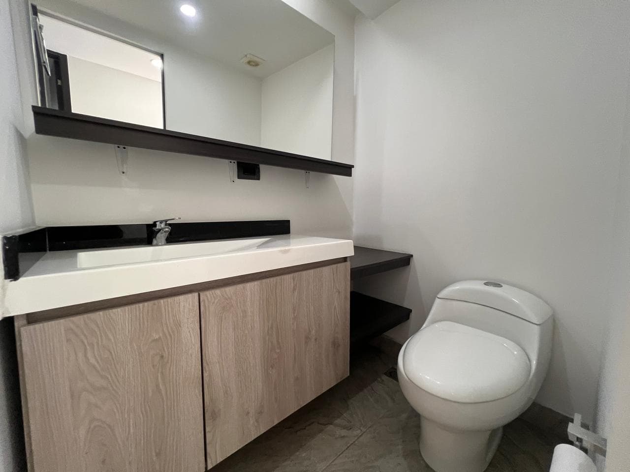 Apartamento en arriendo en La Castellana, Laureles, Medellín — foto 5 de 20