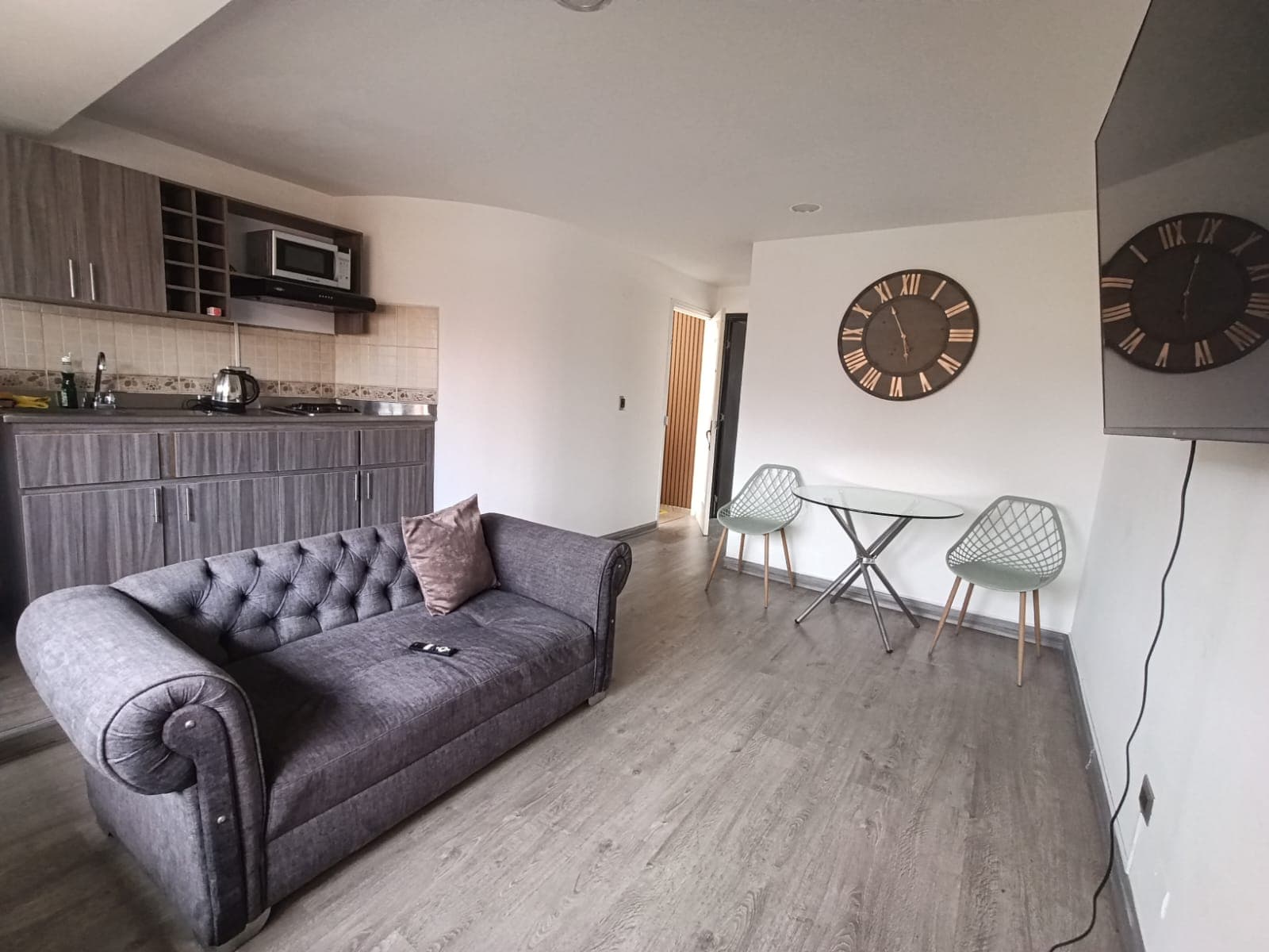 Apartaestudio en arriendo en Lorena, Laureles, Medellín — foto 1 de 14