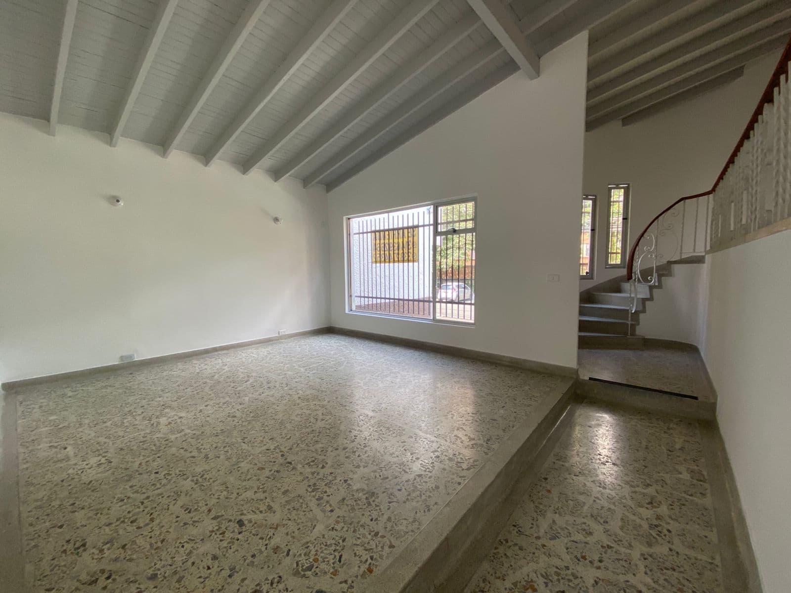 Casa Comercial en arriendo en Conquistadores, Laureles, Medellín — foto 1 de 20