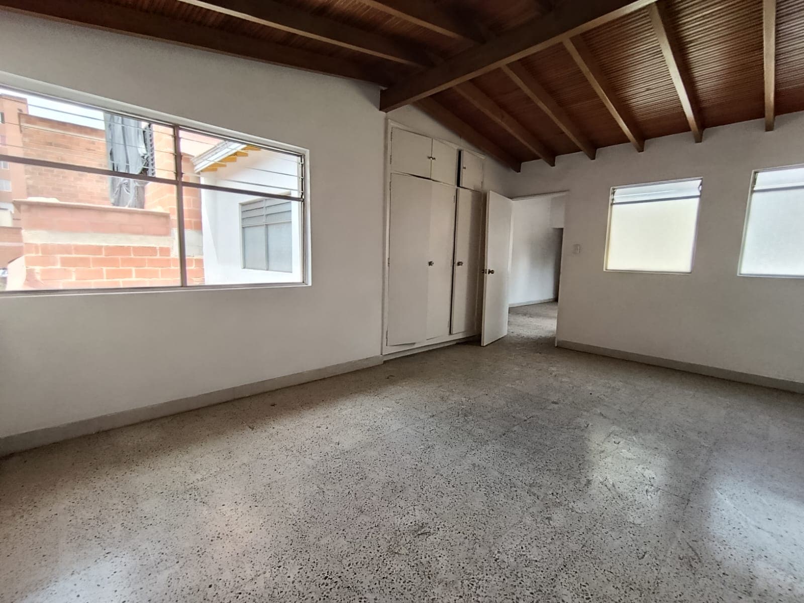 Casa Comercial en arriendo en El Velódromo, Laureles, Medellín — foto 2 de 18