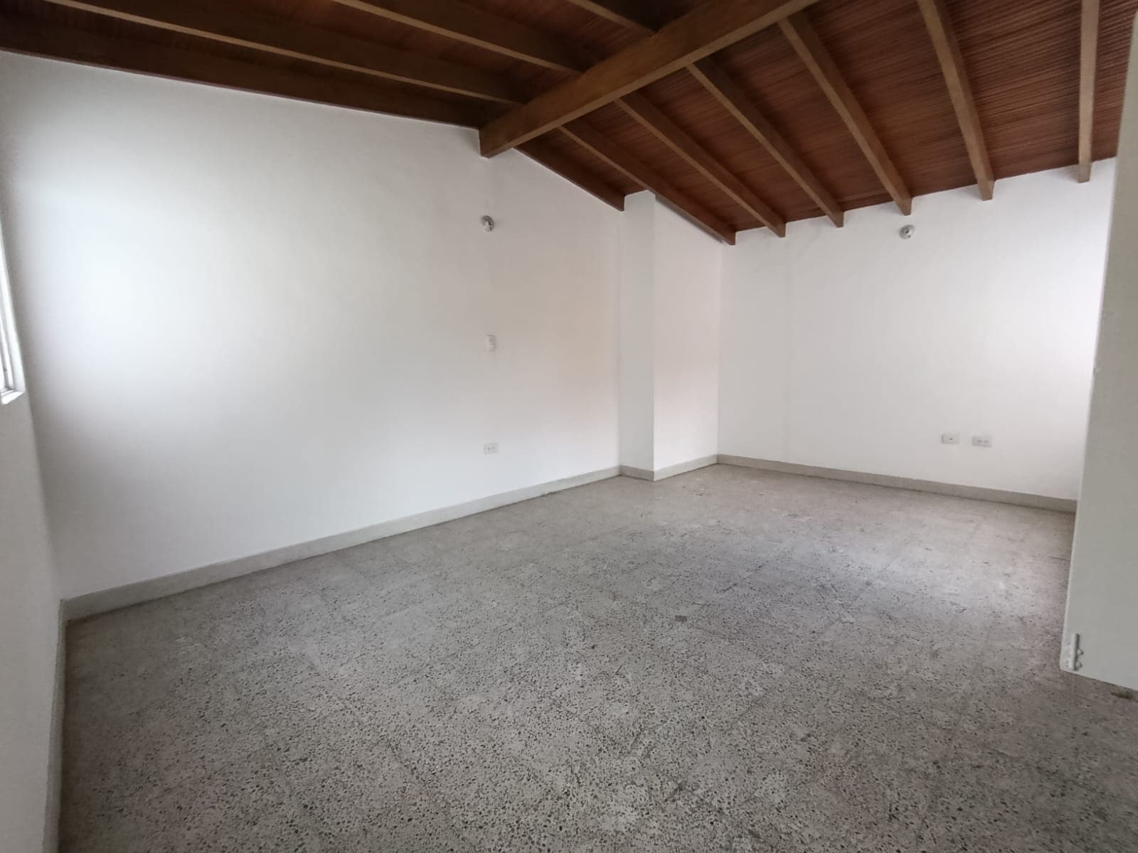 Casa Comercial en arriendo en El Velódromo, Laureles, Medellín — foto 3 de 18