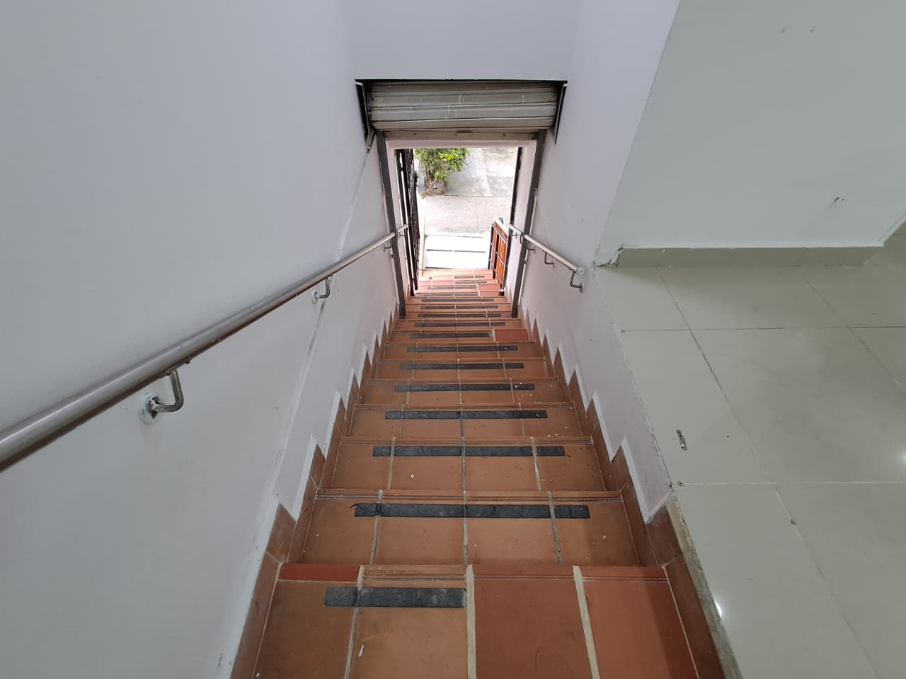 Local en arriendo en La Castellana, Laureles, Medellín — foto 2 de 20