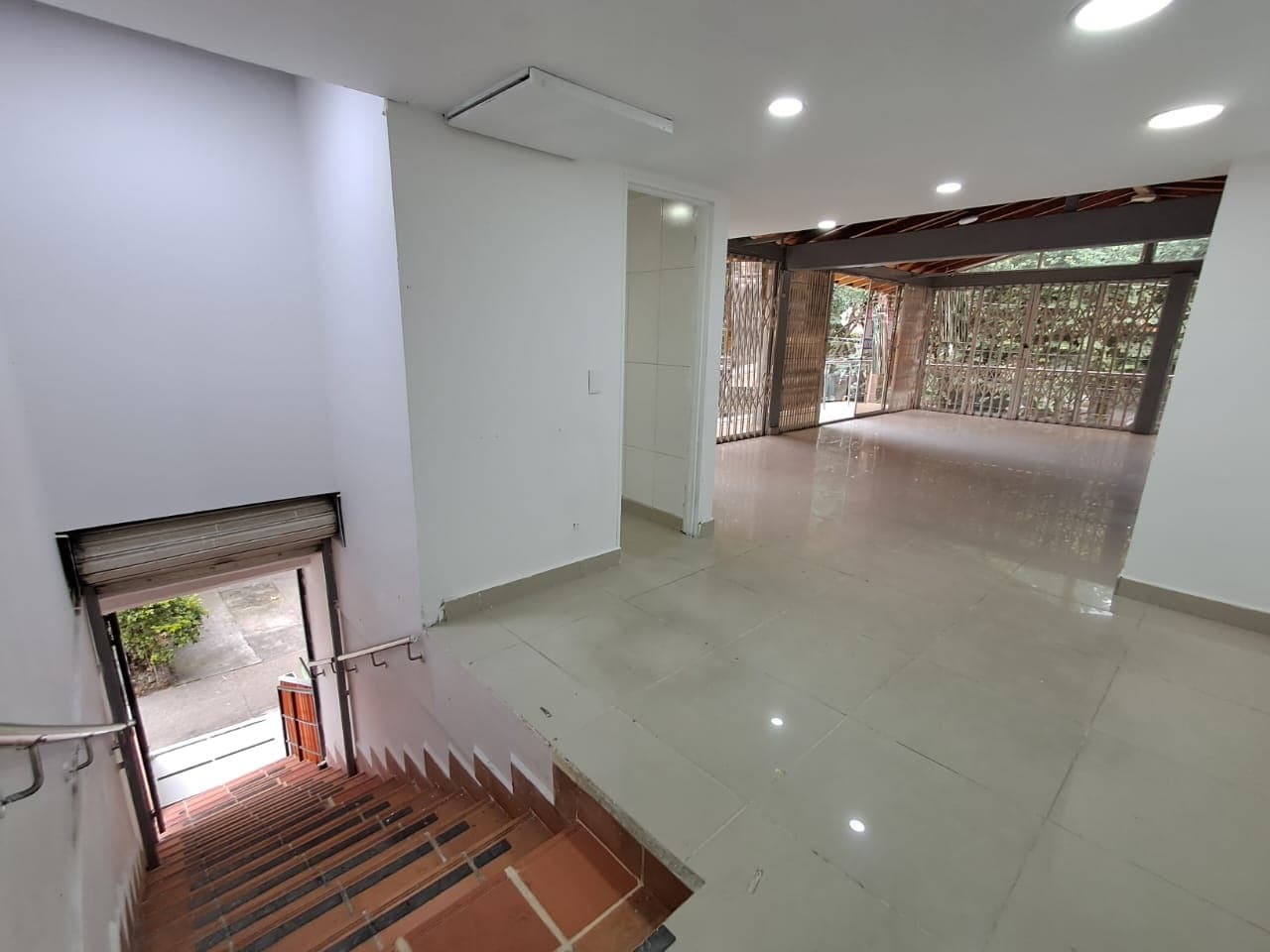 Local en arriendo en La Castellana, Laureles, Medellín — foto 3 de 20