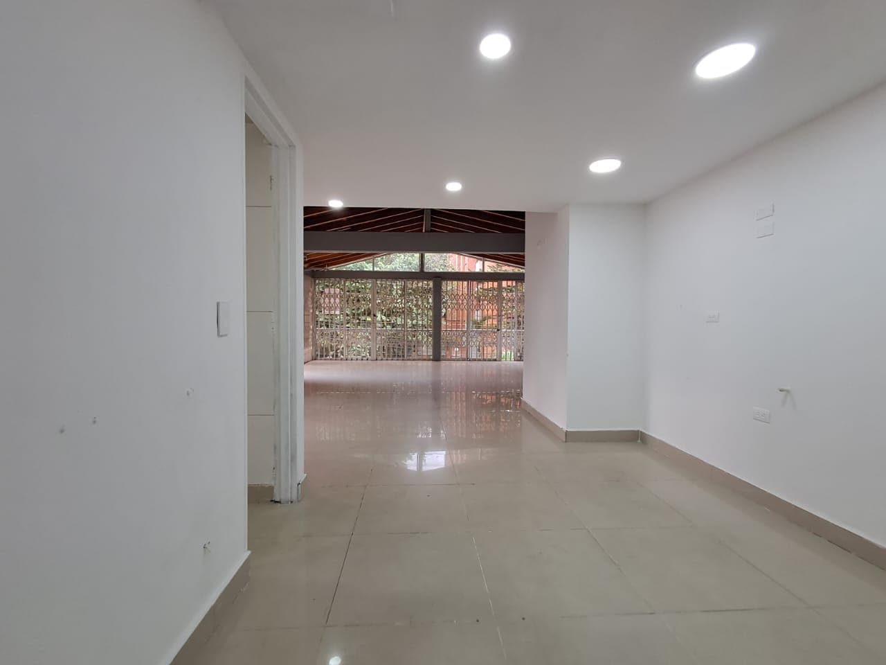 Local en arriendo en La Castellana, Laureles, Medellín — foto 4 de 20