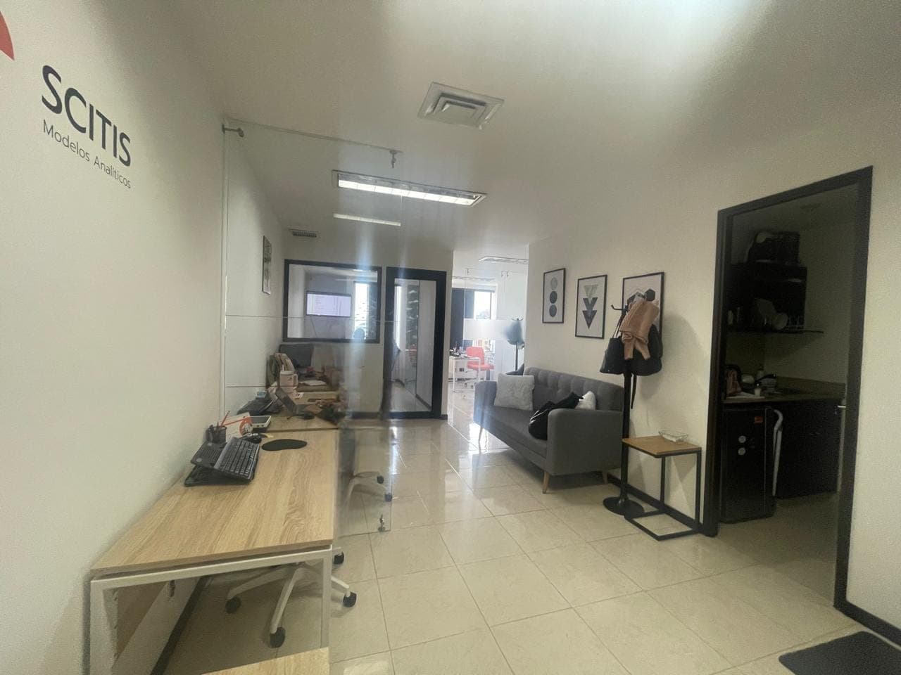 Oficina en arriendo en Milla De Oro, El Poblado, Medellín — foto 1 de 9