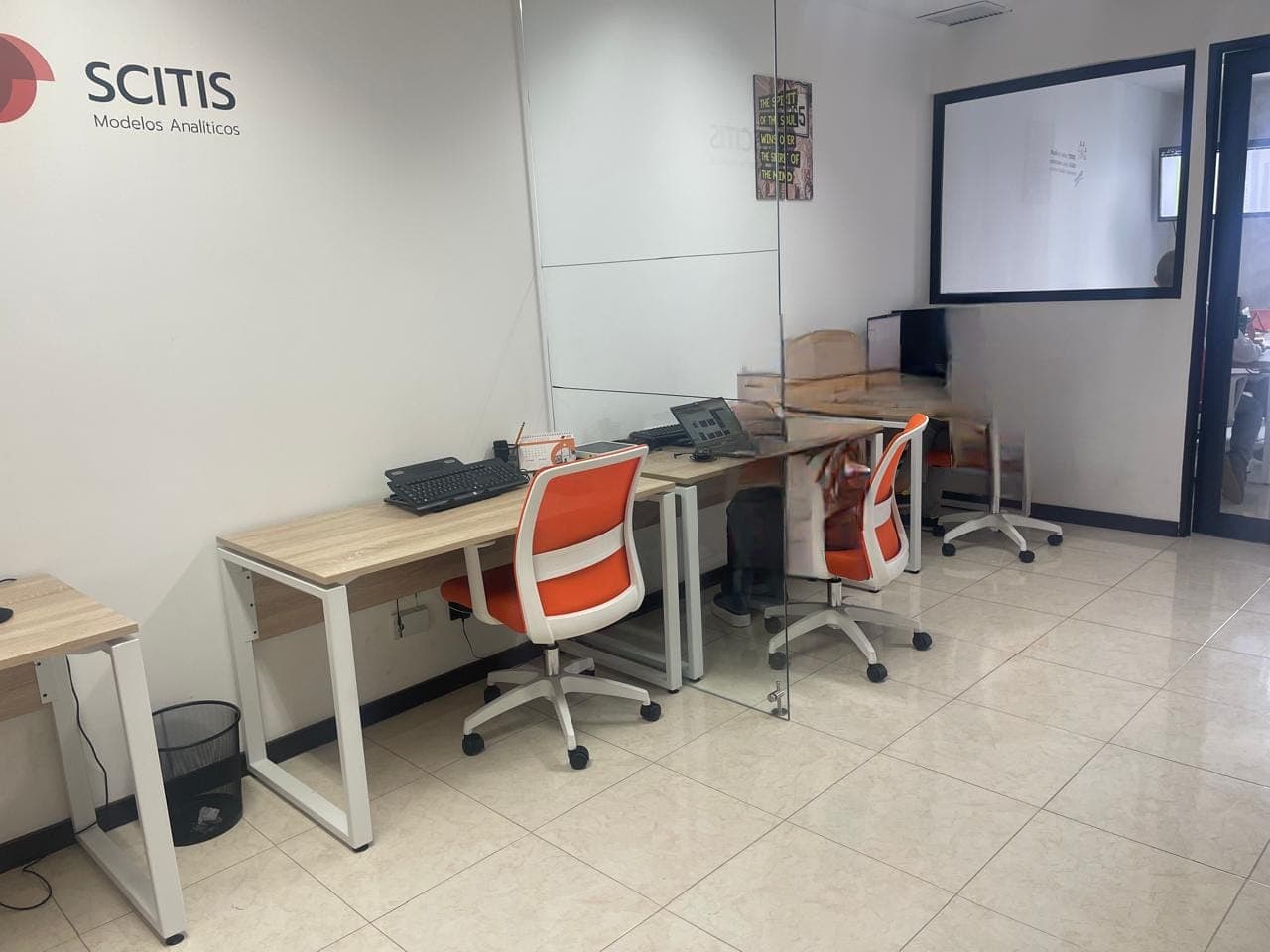 Oficina en arriendo en Milla De Oro, El Poblado, Medellín — foto 2 de 9