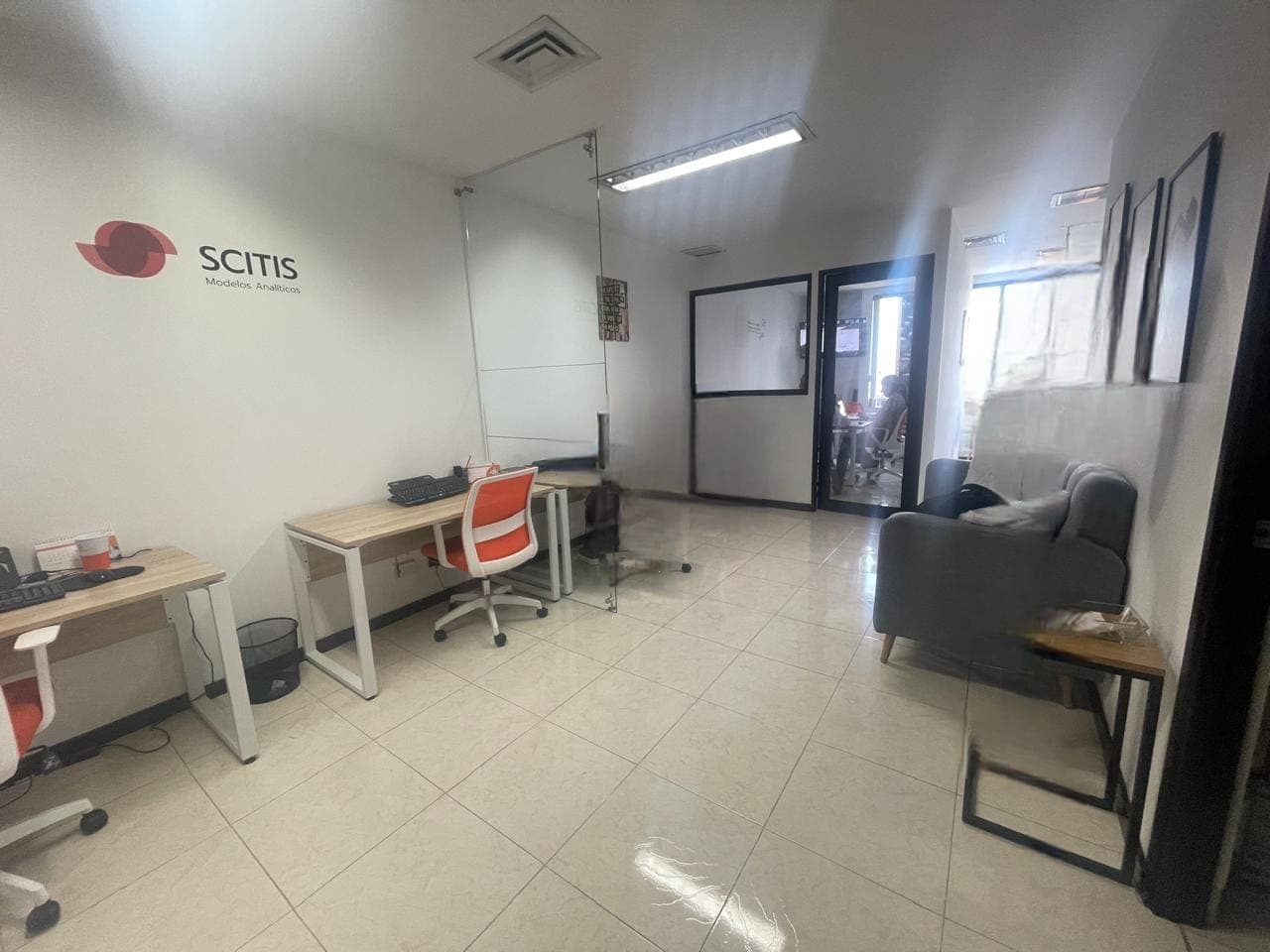 Oficina en arriendo en Milla De Oro, El Poblado, Medellín — foto 3 de 9
