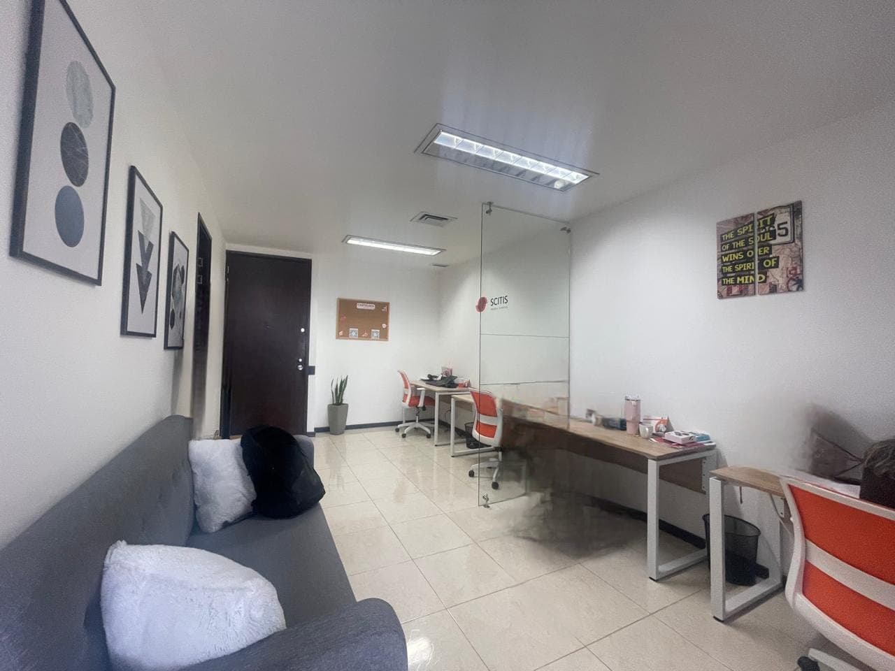 Oficina en arriendo en Milla De Oro, El Poblado, Medellín — foto 5 de 9