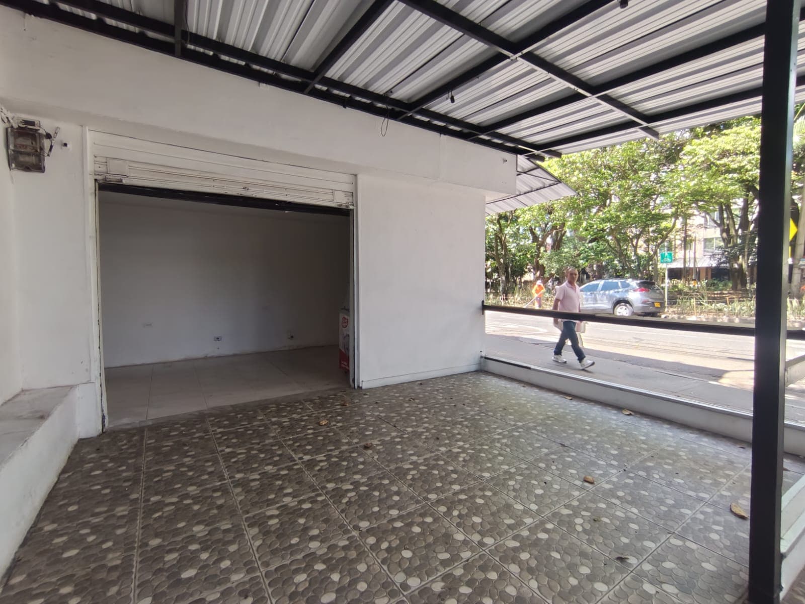 Local en arriendo en Suramericana, Laureles, Medellín — foto 2 de 11