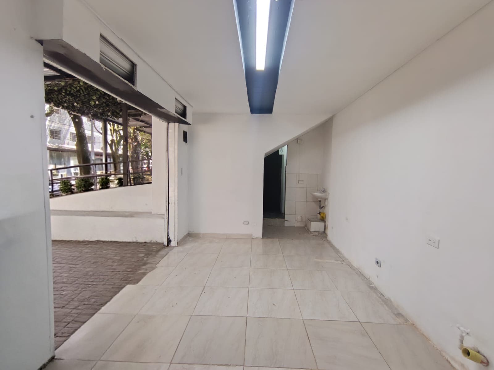 Local en arriendo en Suramericana, Laureles, Medellín — foto 5 de 11