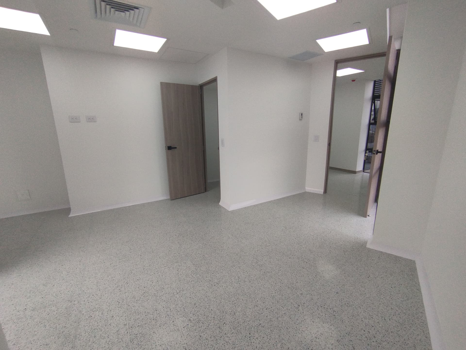 Consultorio en arriendo en San Diego, El Poblado, Medellín — foto 1 de 9