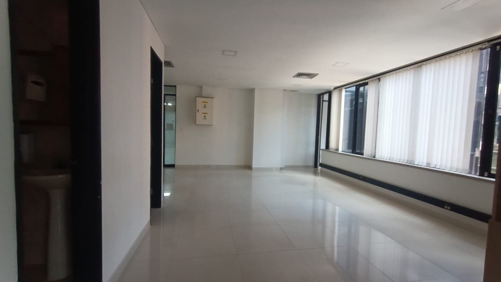 Oficina en arriendo en El Poblado, Medellín — foto 1 de 11