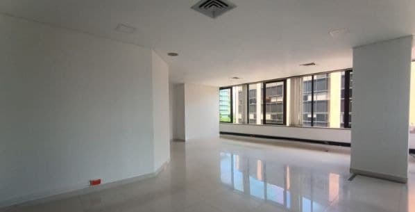 Oficina en arriendo en El Poblado, Medellín — foto 2 de 11