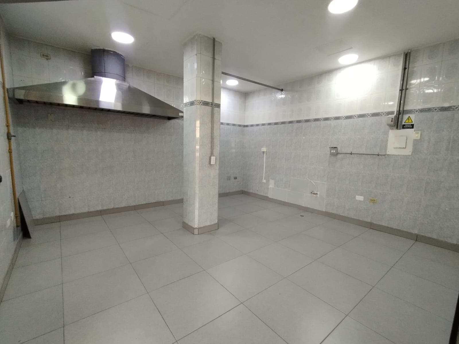 Local en arriendo en Centro, Medellín — foto 1 de 15