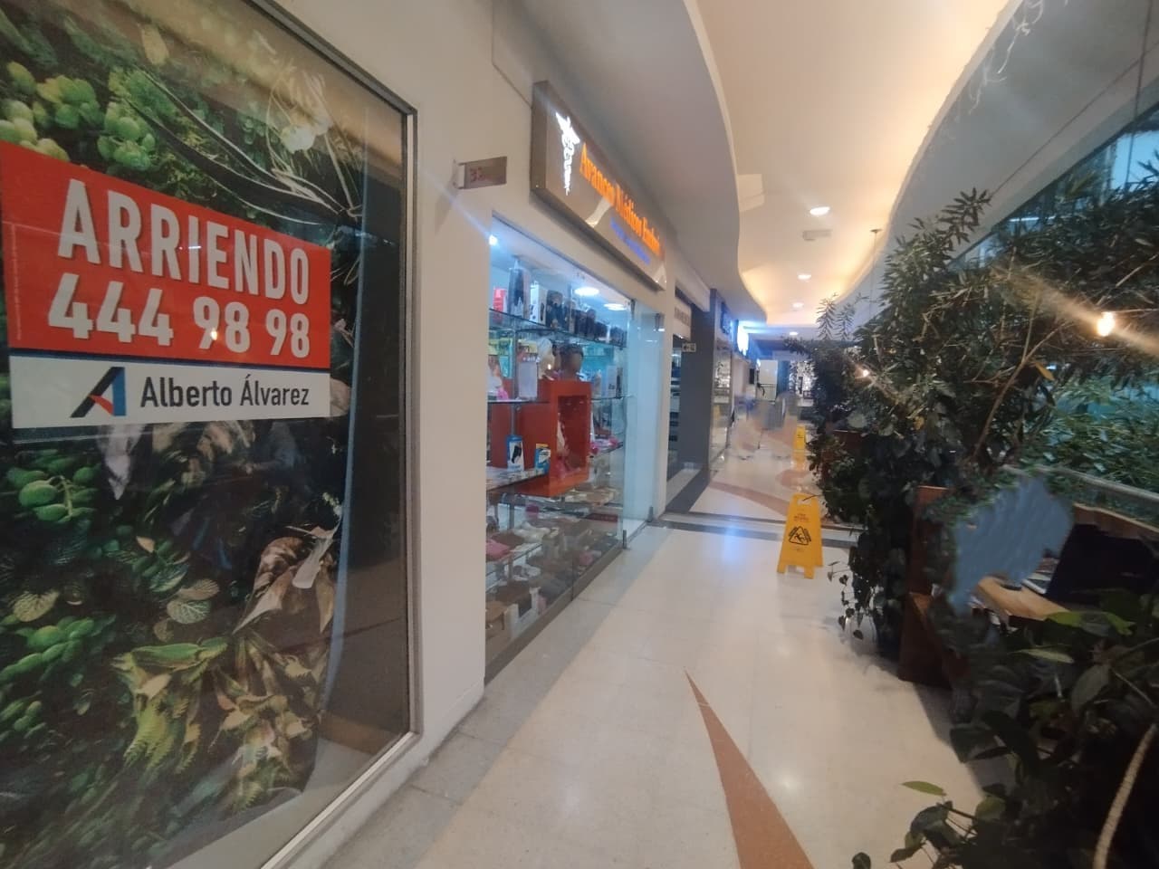 Local en arriendo en Milla De Oro, El Poblado, Medellín — foto 1 de 15