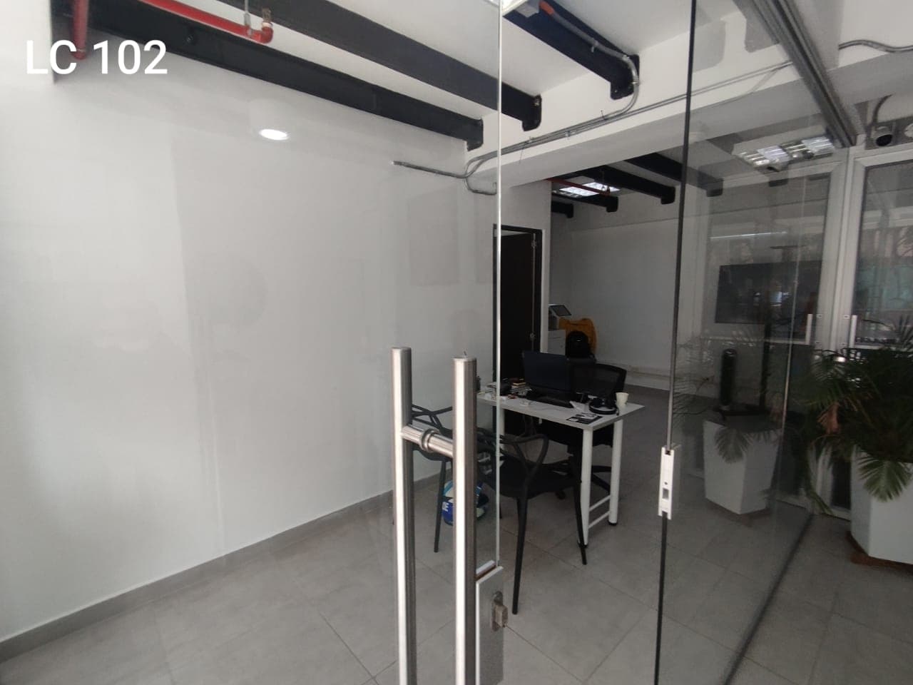 Local en arriendo en Ciudad Del Rio, El Poblado, Medellín — foto 1 de 9
