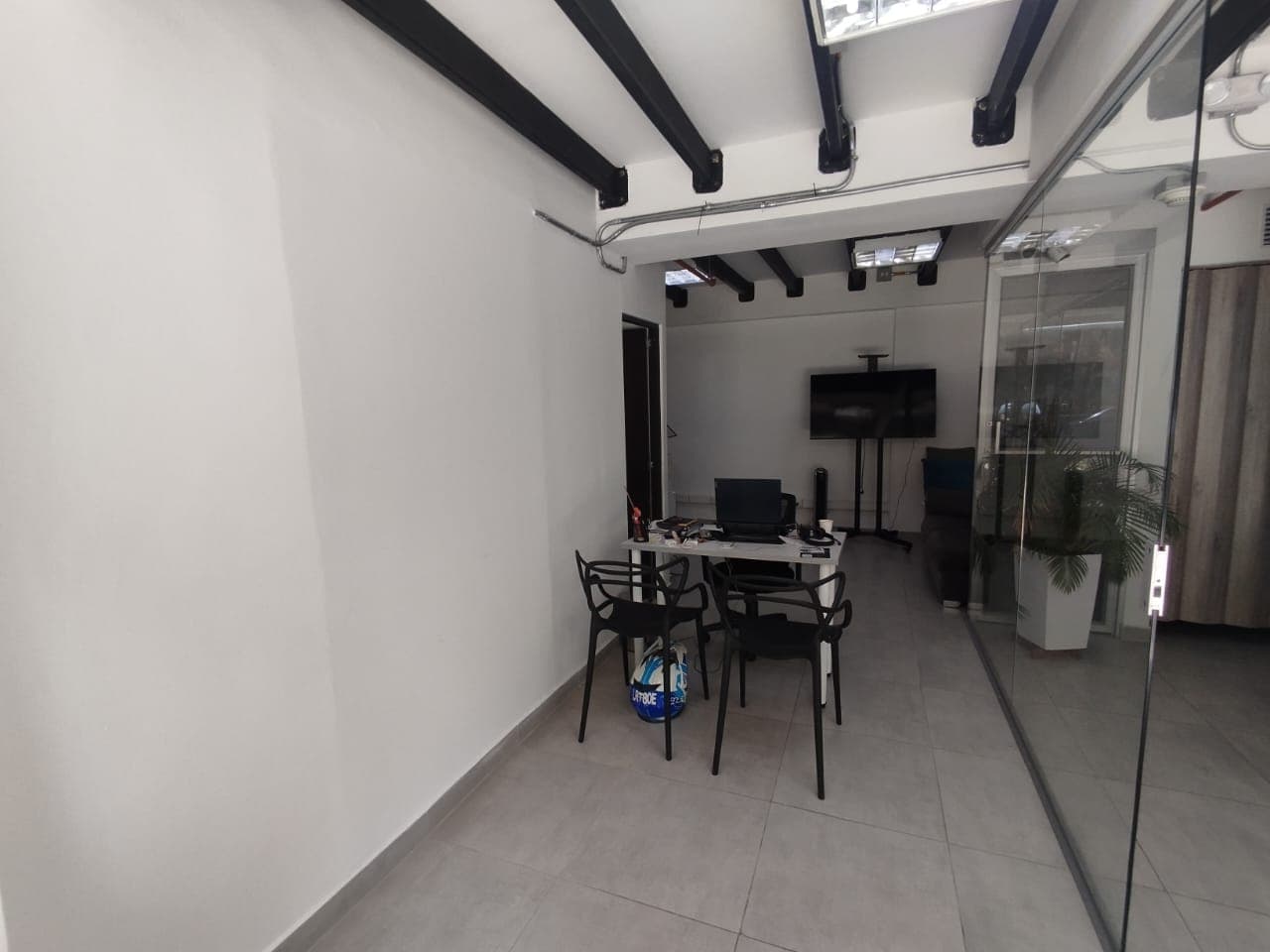 Local en arriendo en Ciudad Del Rio, El Poblado, Medellín — foto 2 de 9