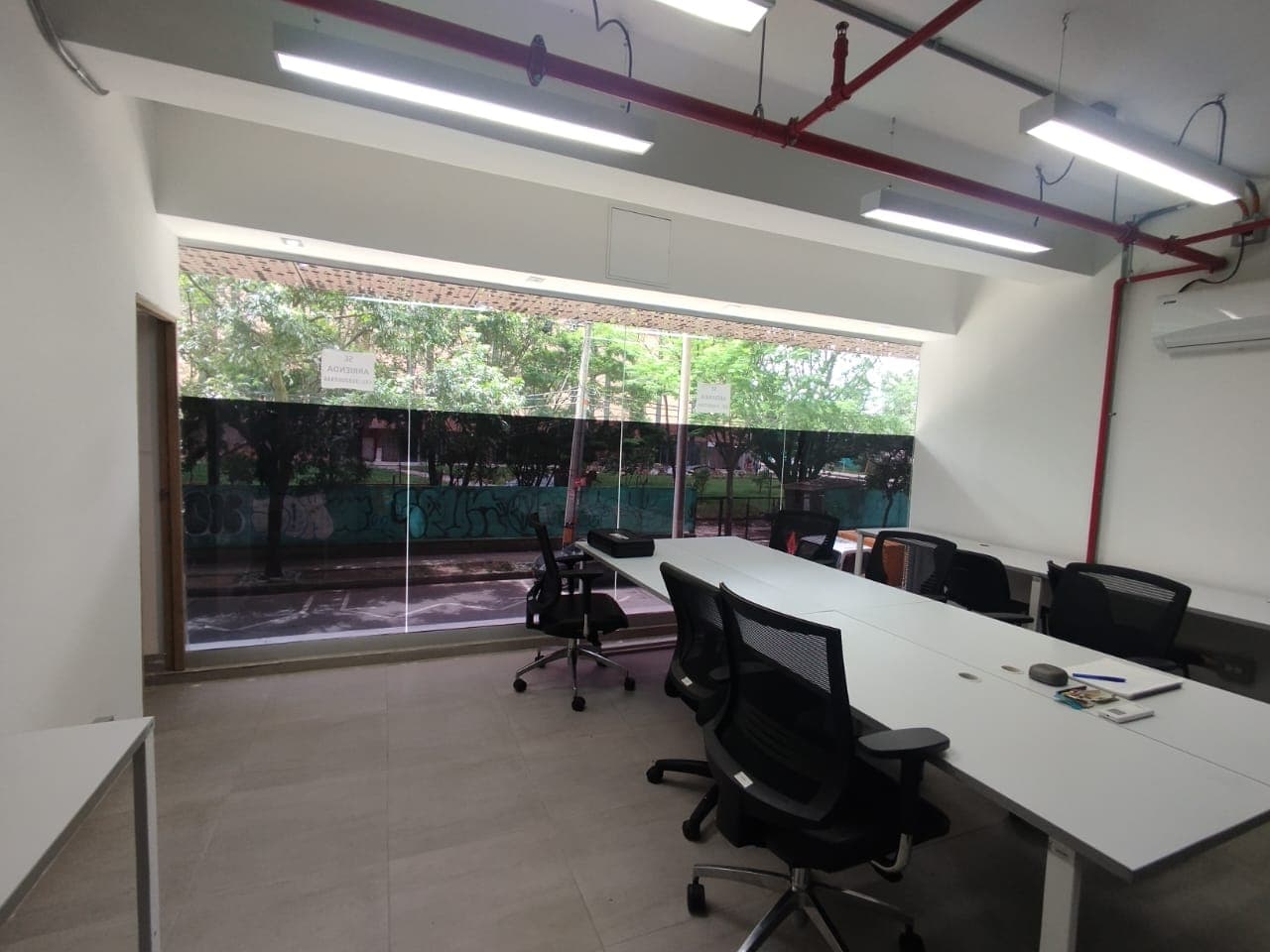 Local en arriendo en Ciudad Del Rio, El Poblado, Medellín — foto 1 de 10