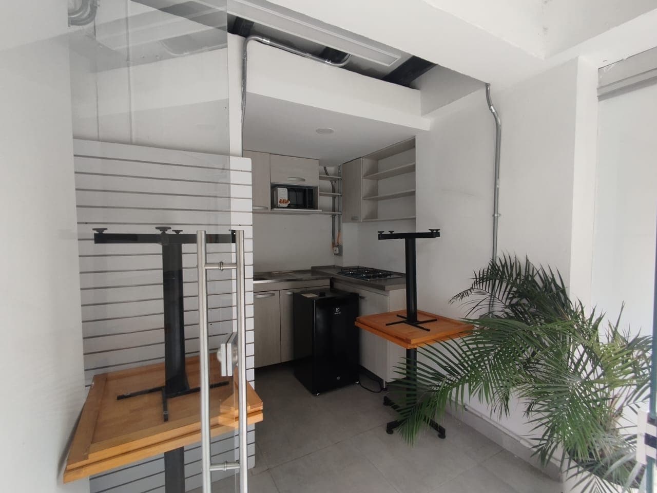 Local en arriendo en Ciudad Del Rio, El Poblado, Medellín — foto 2 de 10