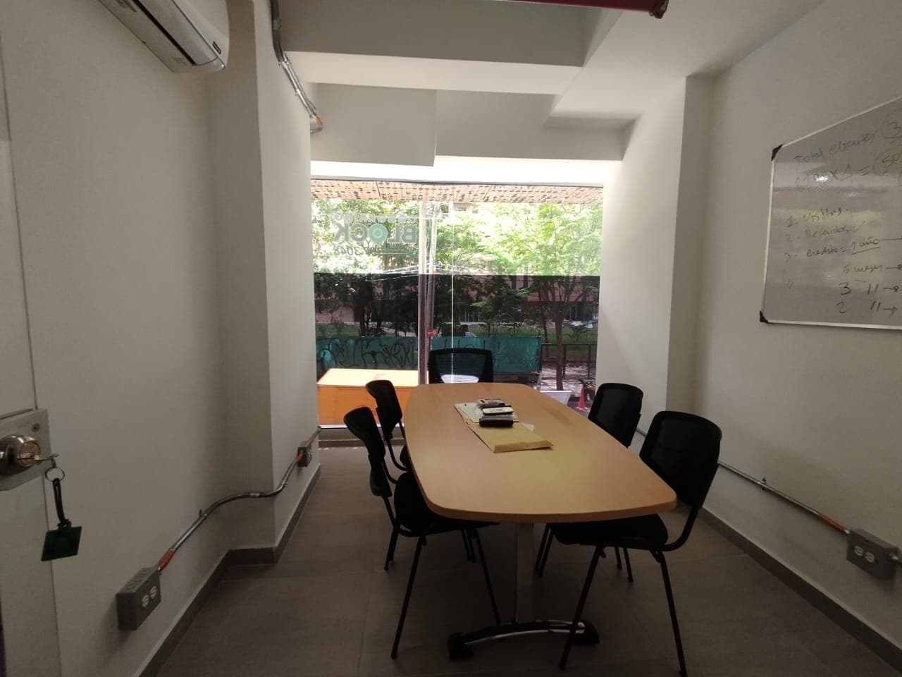 Local en arriendo en Ciudad Del Rio, El Poblado, Medellín — foto 1 de 9