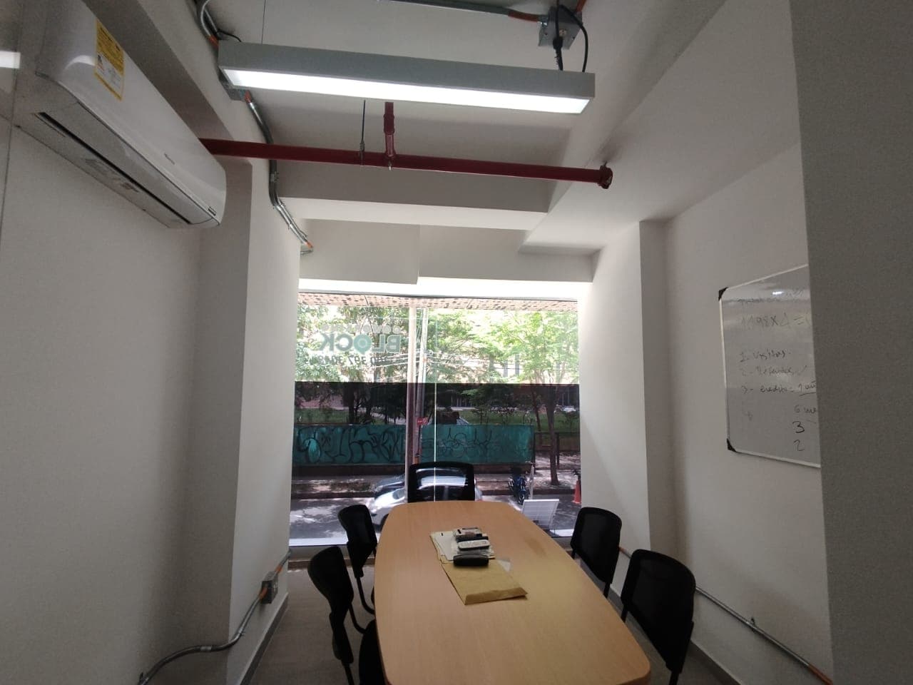 Local en arriendo en Ciudad Del Rio, El Poblado, Medellín — foto 2 de 9