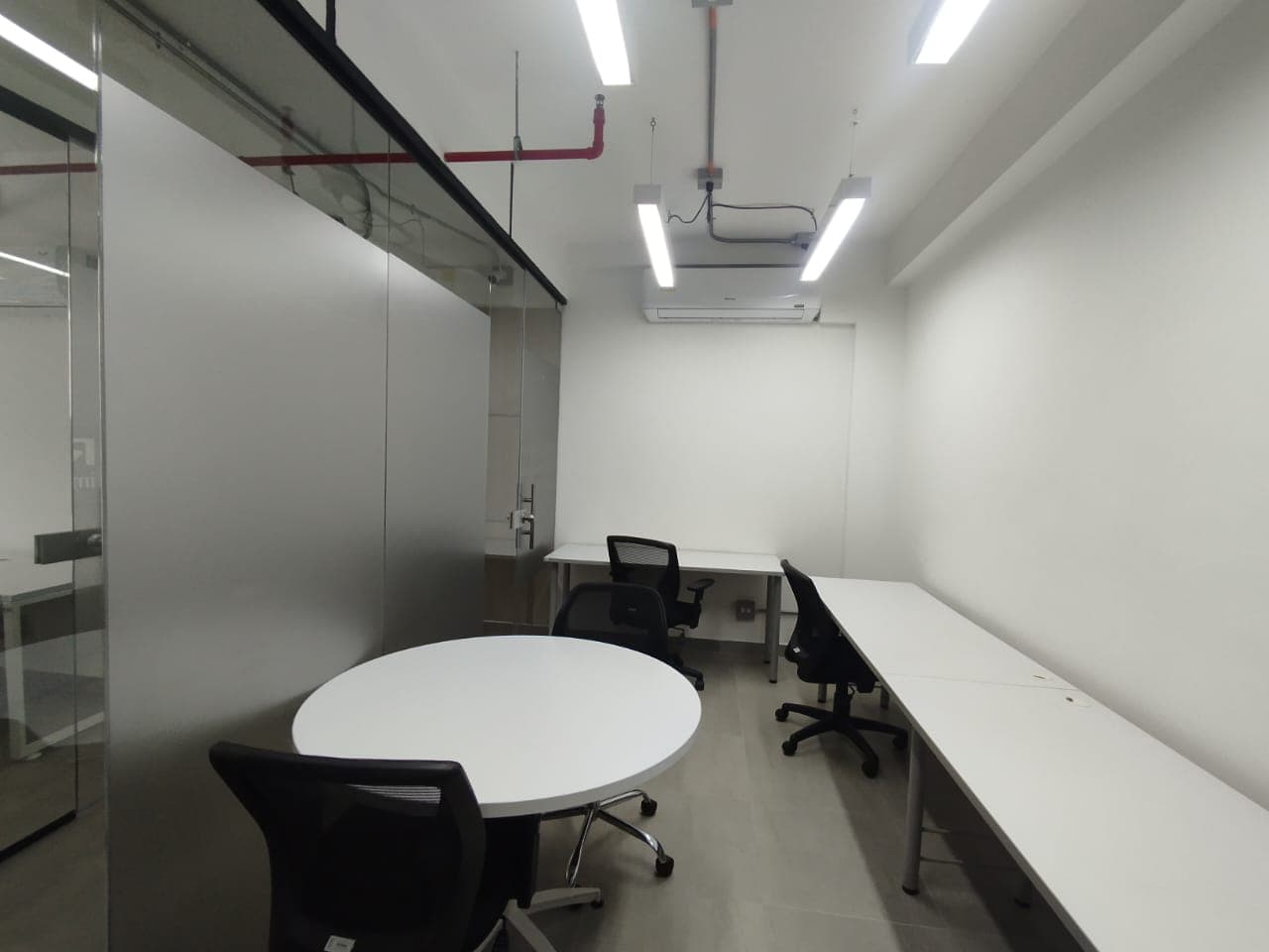 Local en arriendo en Ciudad Del Rio, El Poblado, Medellín — foto 1 de 9