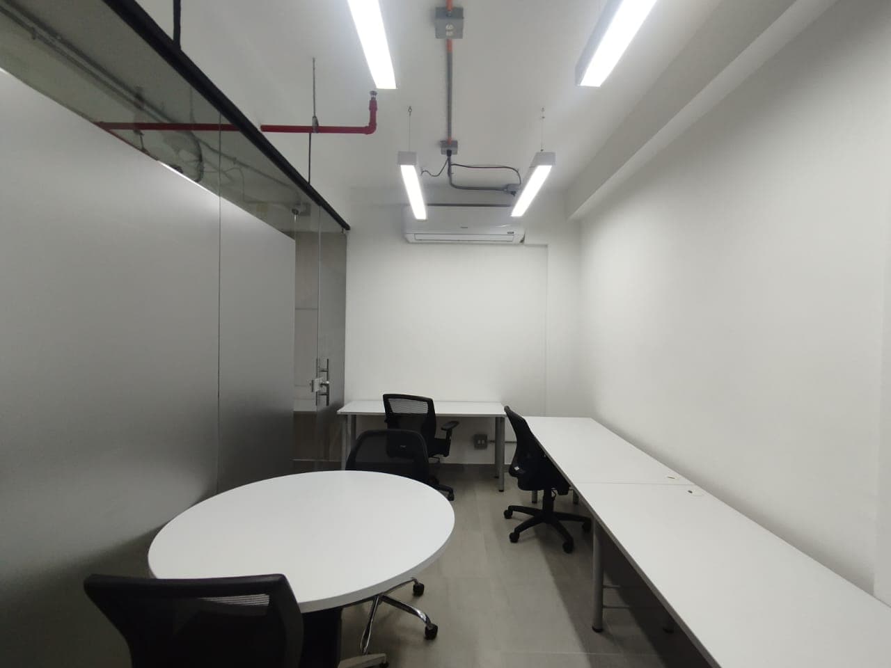 Local en arriendo en Ciudad Del Rio, El Poblado, Medellín — foto 2 de 9