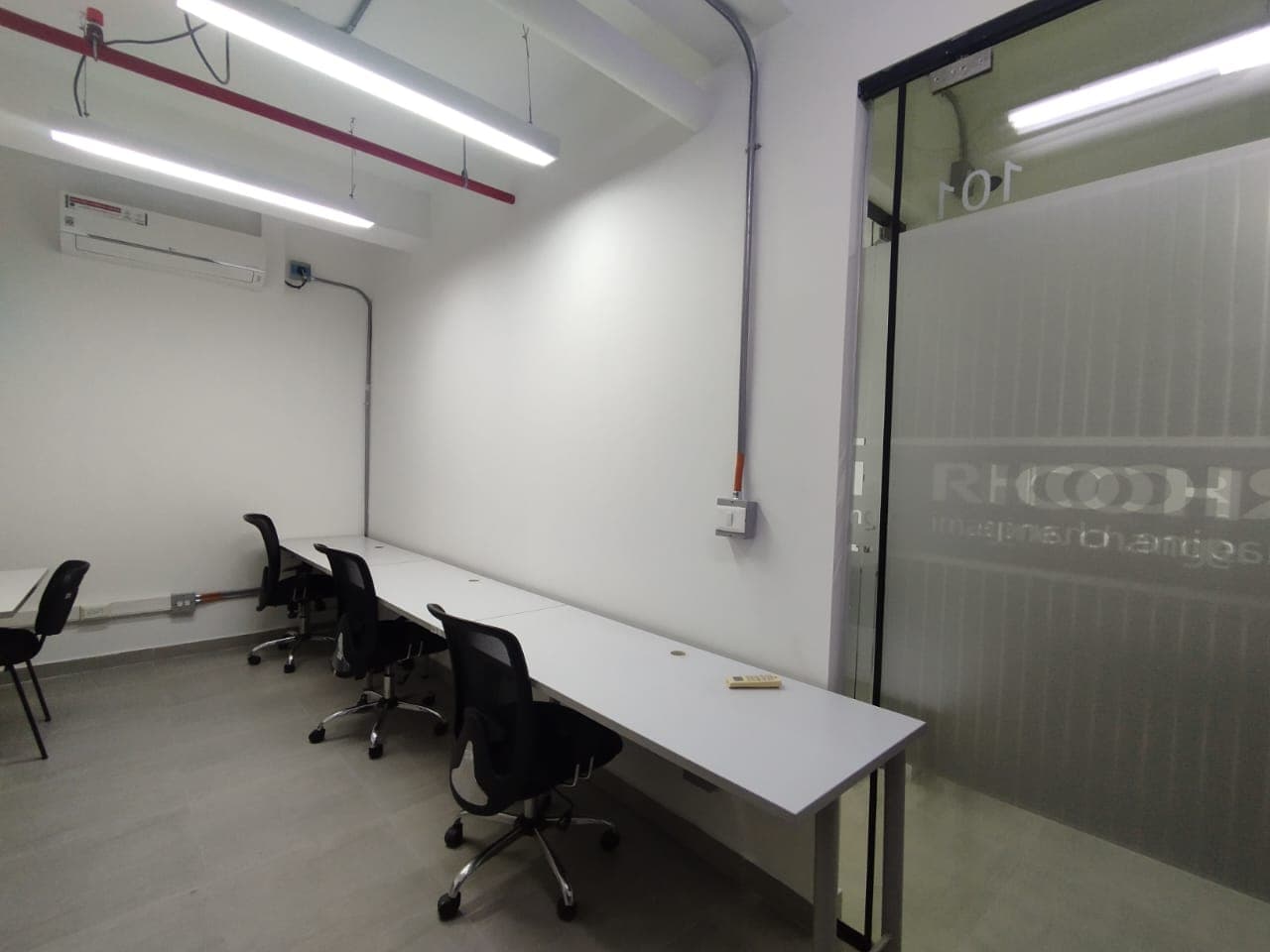Local en arriendo en Ciudad Del Rio, El Poblado, Medellín — foto 1 de 11
