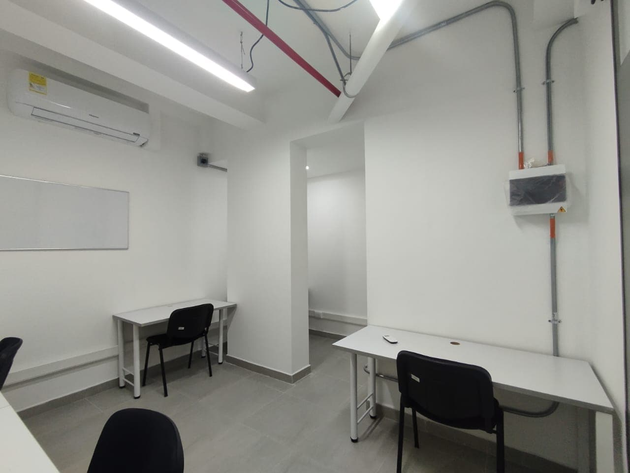 Local en arriendo en Ciudad Del Rio, El Poblado, Medellín — foto 1 de 10