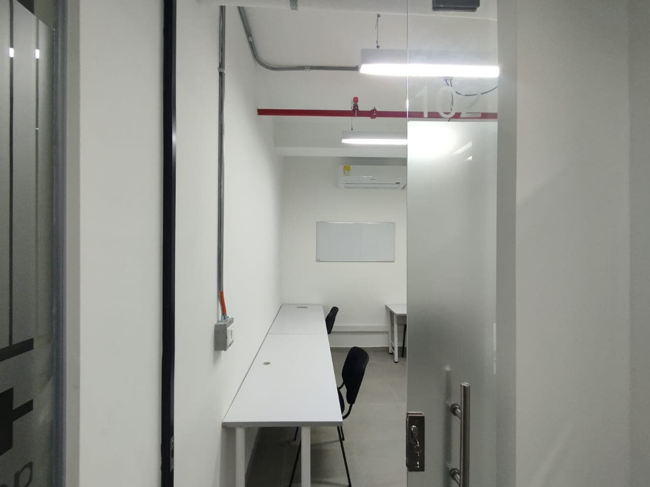 Local en arriendo en Ciudad Del Rio, El Poblado, Medellín — foto 3 de 10