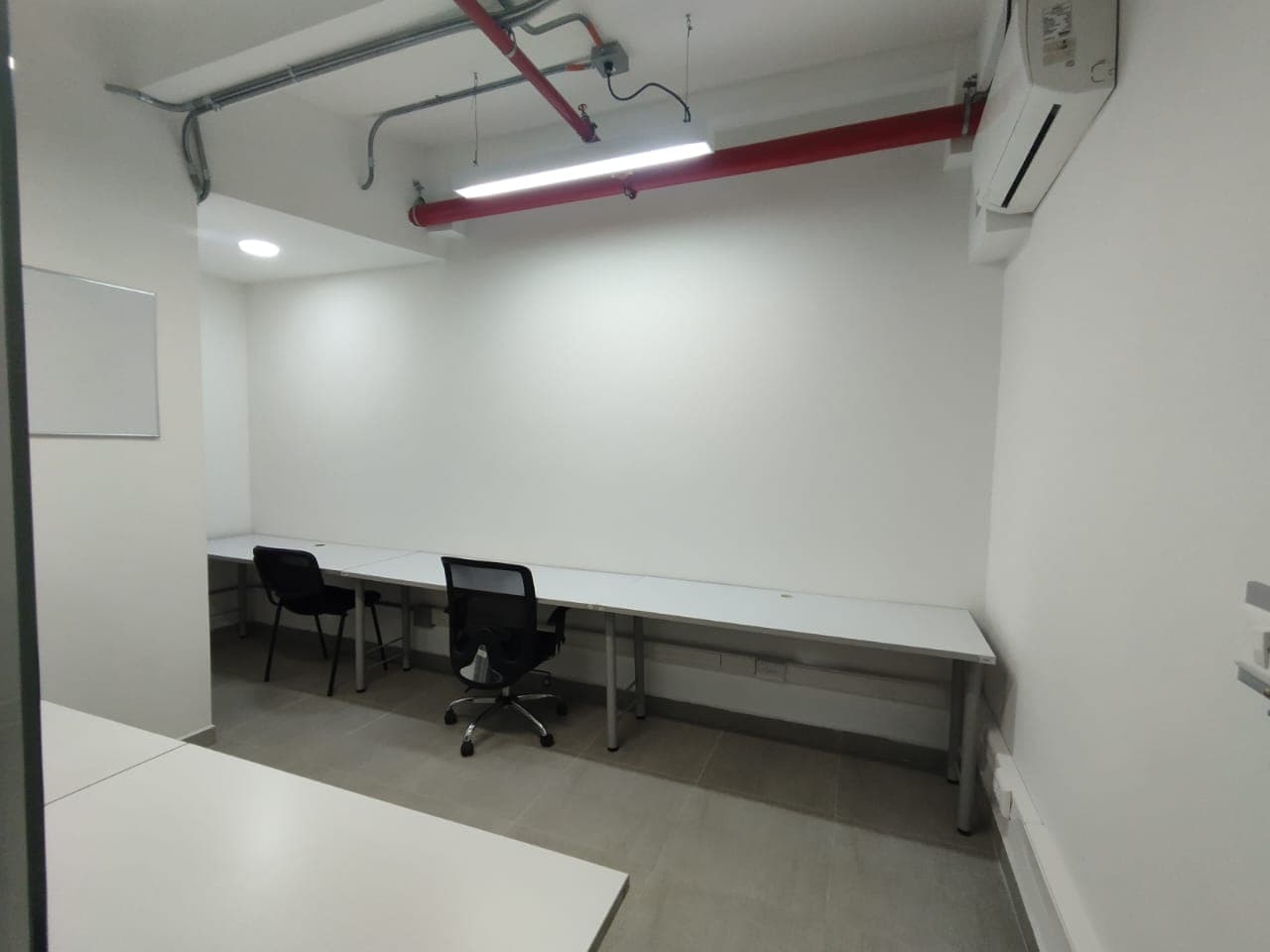 Local en arriendo en Ciudad Del Rio, El Poblado, Medellín — foto 2 de 9