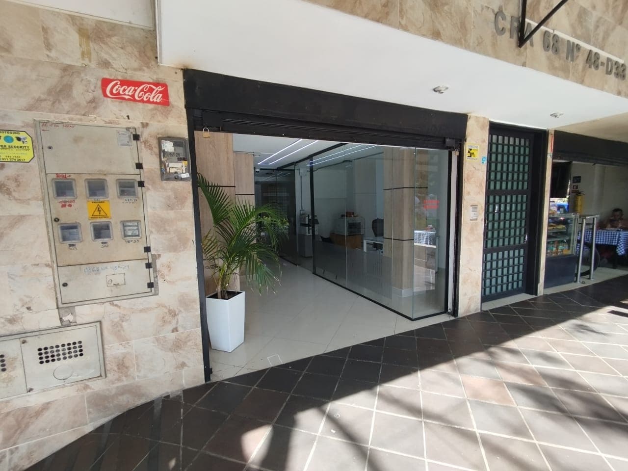 Local en arriendo en Suramericana, Laureles, Medellín — foto 1 de 9