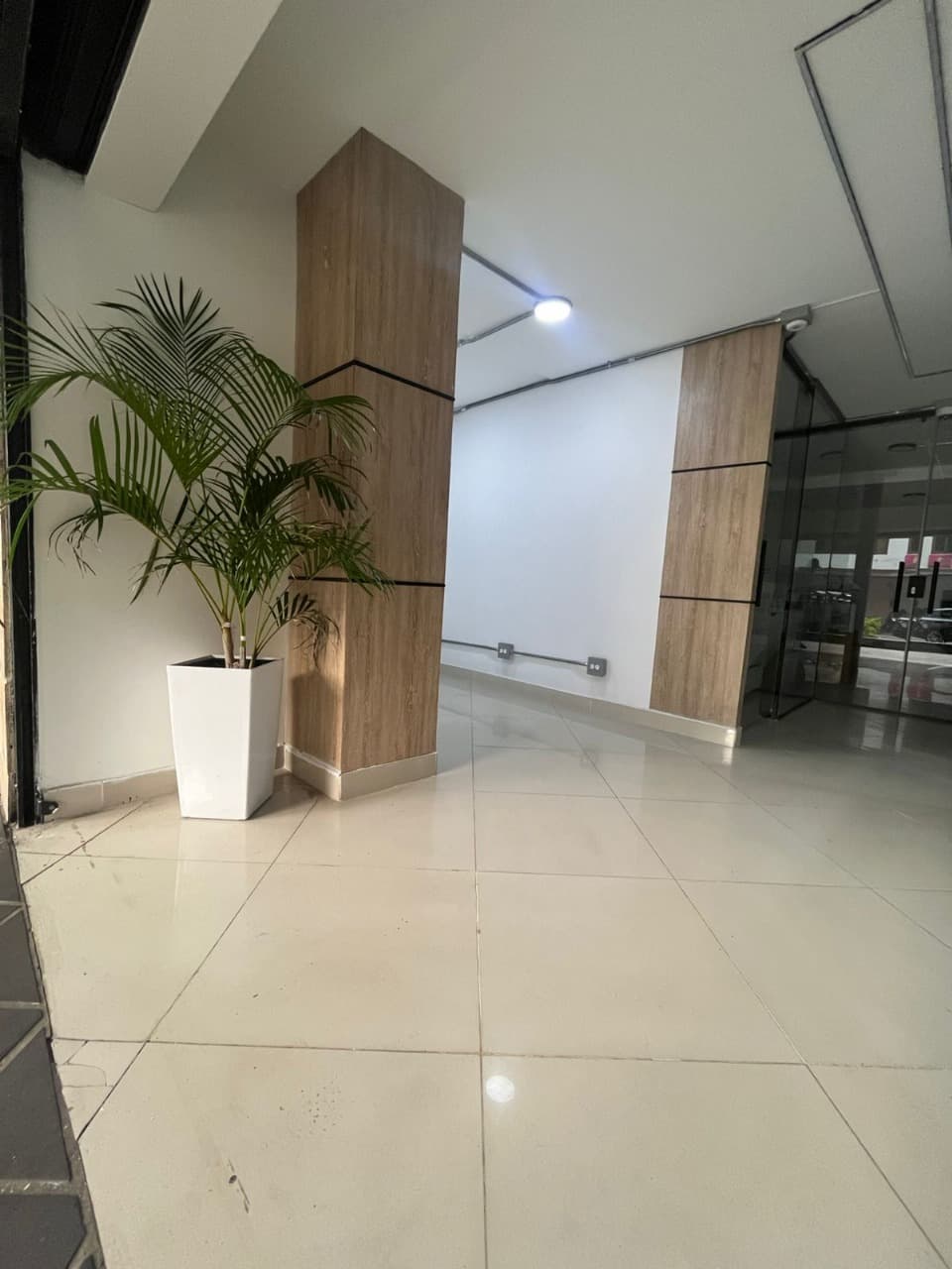 Local en arriendo en Suramericana, Laureles, Medellín — foto 3 de 9