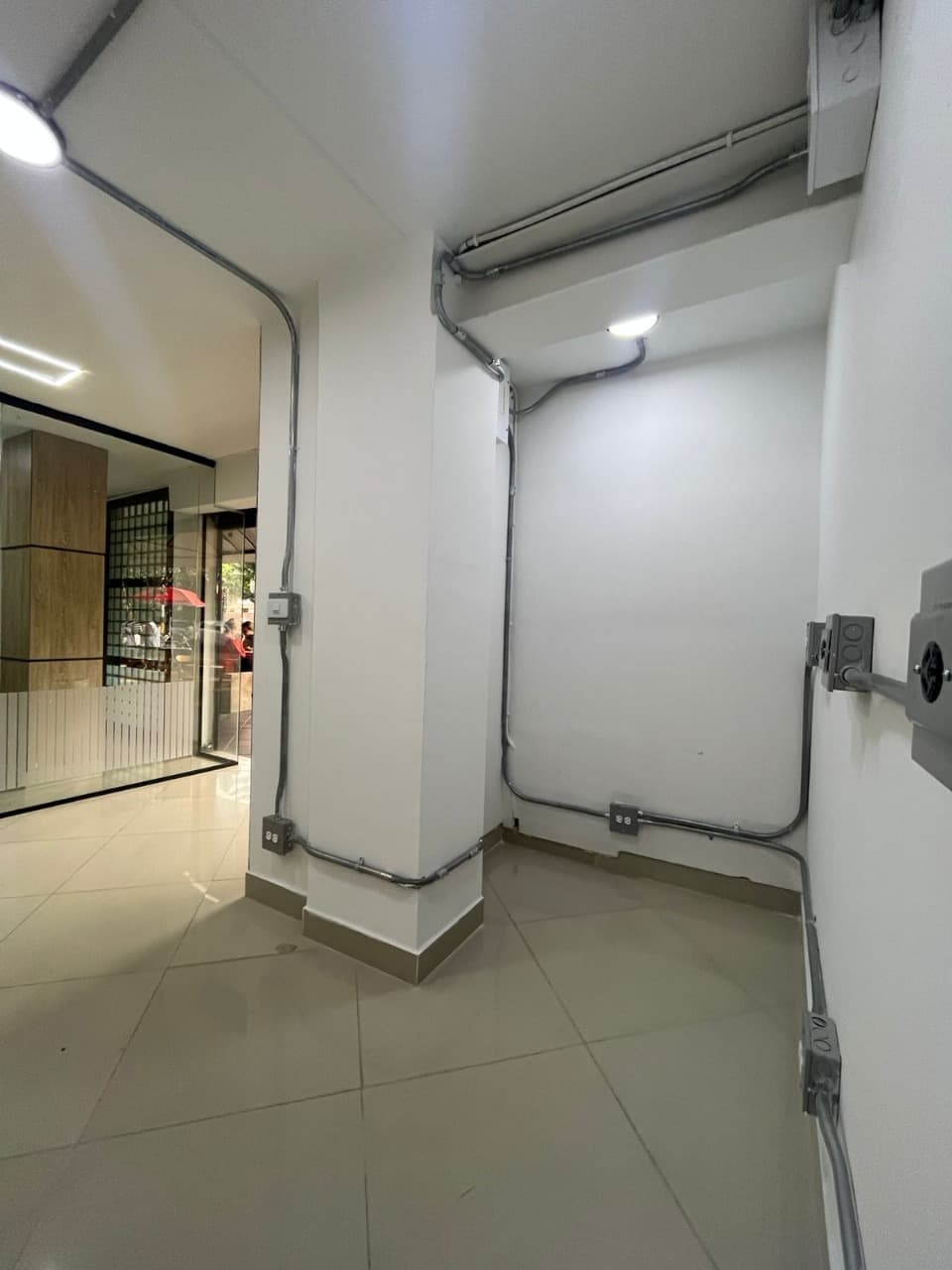 Local en arriendo en Suramericana, Laureles, Medellín — foto 5 de 9