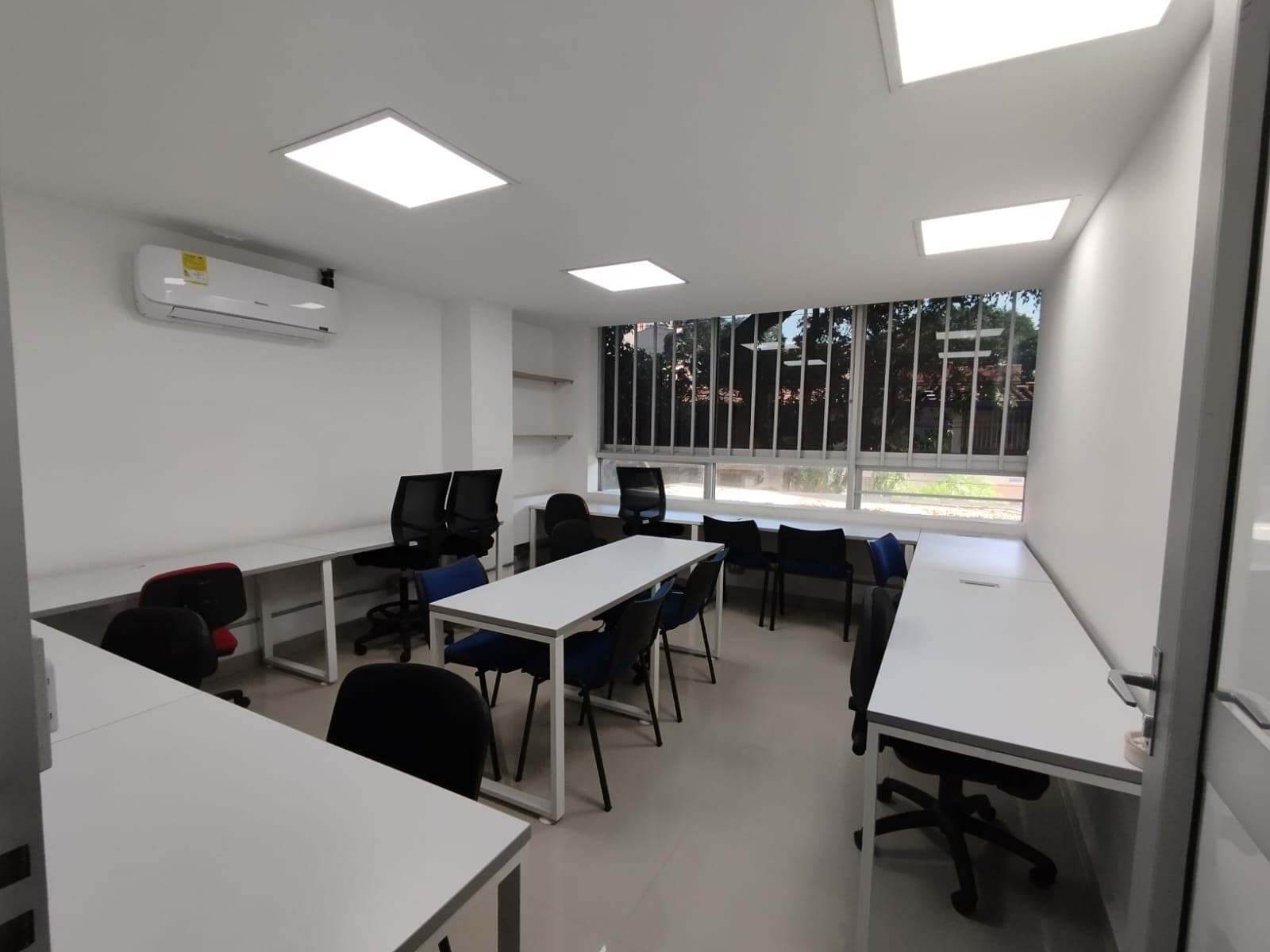Oficina en arriendo en Suramericana, Laureles, Medellín — foto 1 de 10