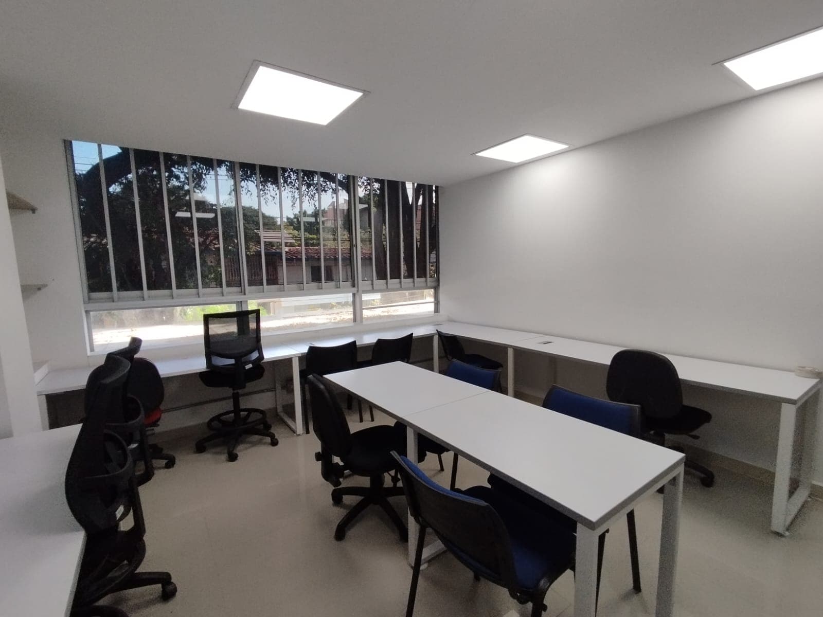 Oficina en arriendo en Suramericana, Laureles, Medellín — foto 2 de 10