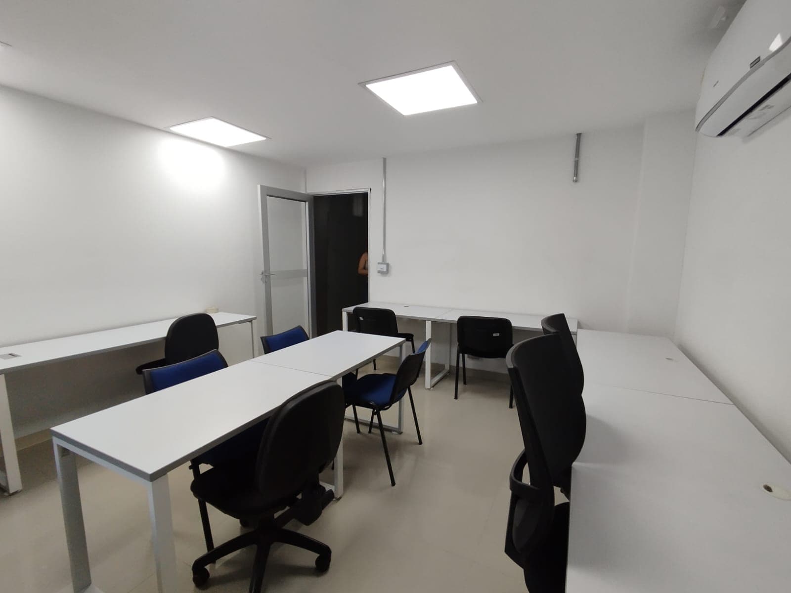 Oficina en arriendo en Suramericana, Laureles, Medellín — foto 3 de 10
