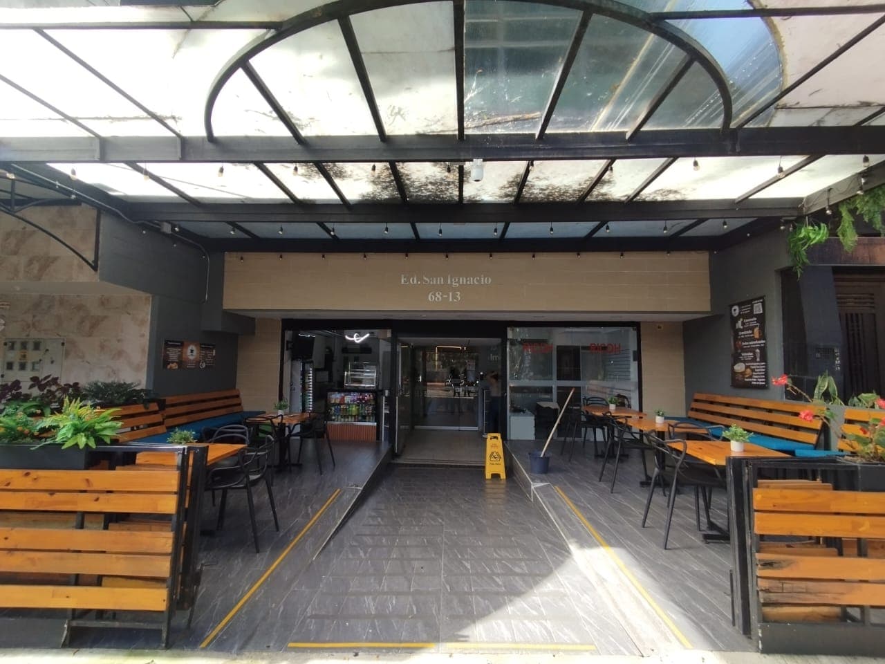 Oficina en arriendo en Suramericana, Laureles, Medellín — foto 1 de 11