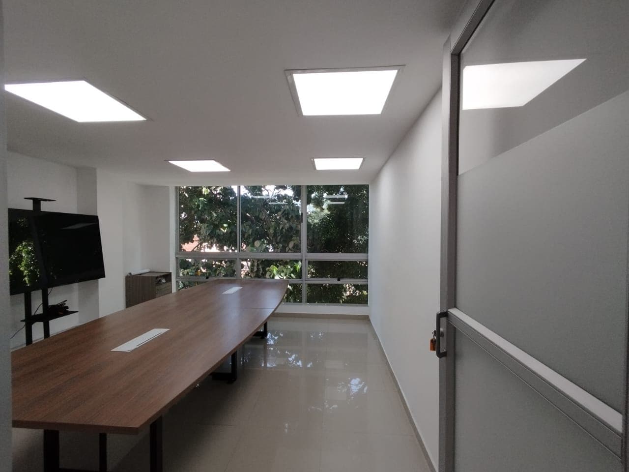 Oficina en arriendo en Suramericana, Laureles, Medellín — foto 1 de 9