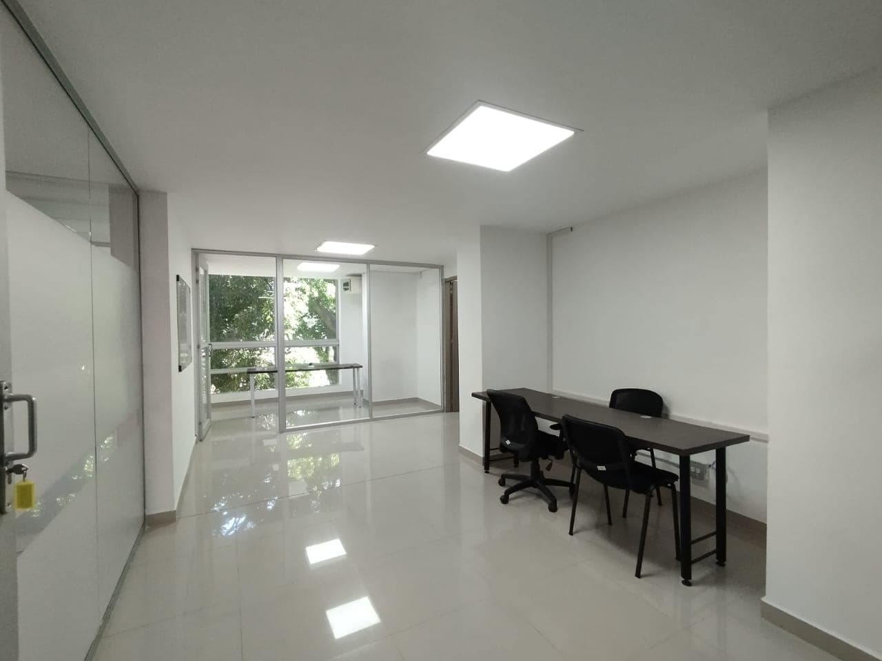 Oficina en arriendo en Suramericana, Laureles, Medellín — foto 1 de 15