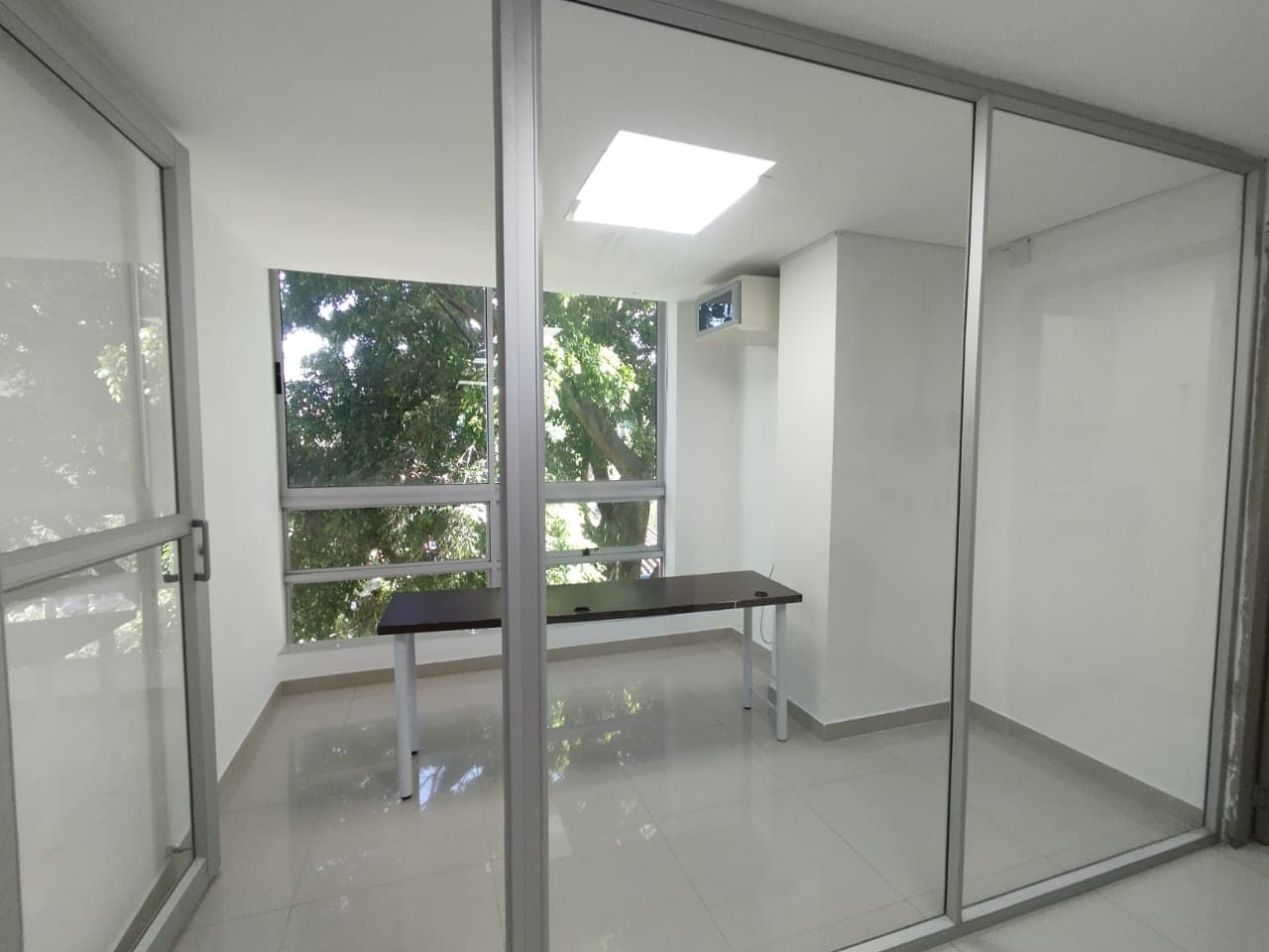Oficina en arriendo en Suramericana, Laureles, Medellín — foto 3 de 15