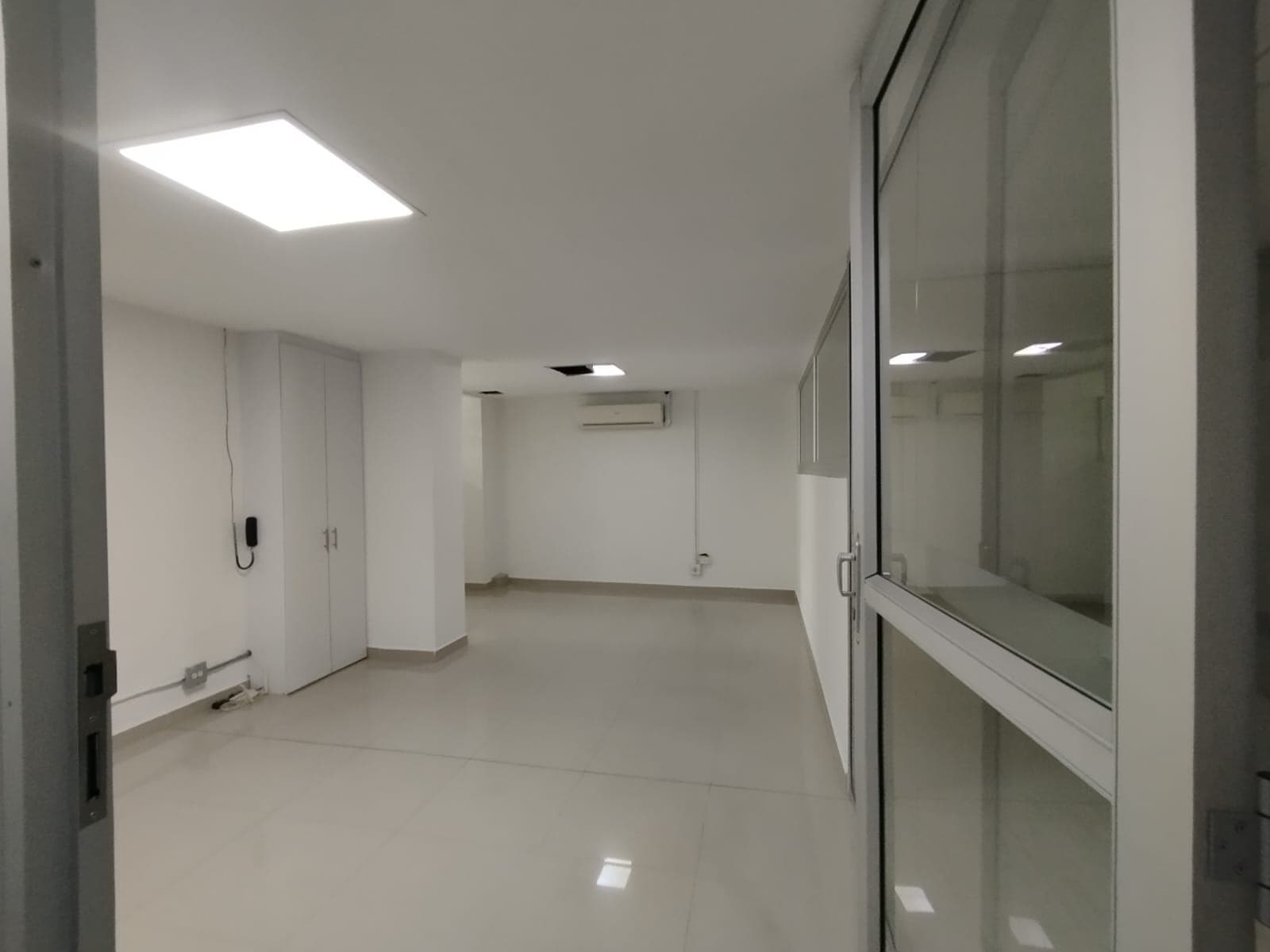 Oficina en arriendo en Suramericana, Laureles, Medellín — foto 1 de 12