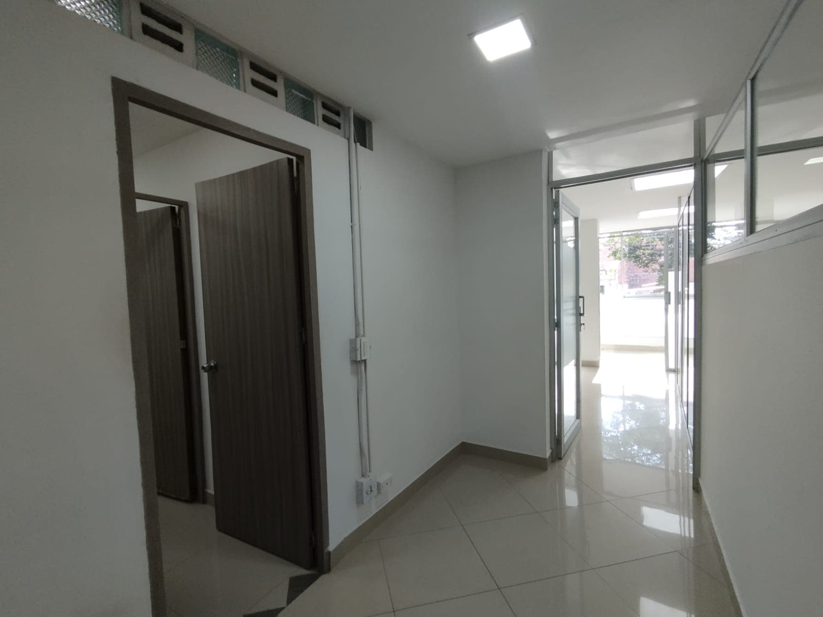 Oficina en arriendo en Suramericana, Laureles, Medellín — foto 2 de 12
