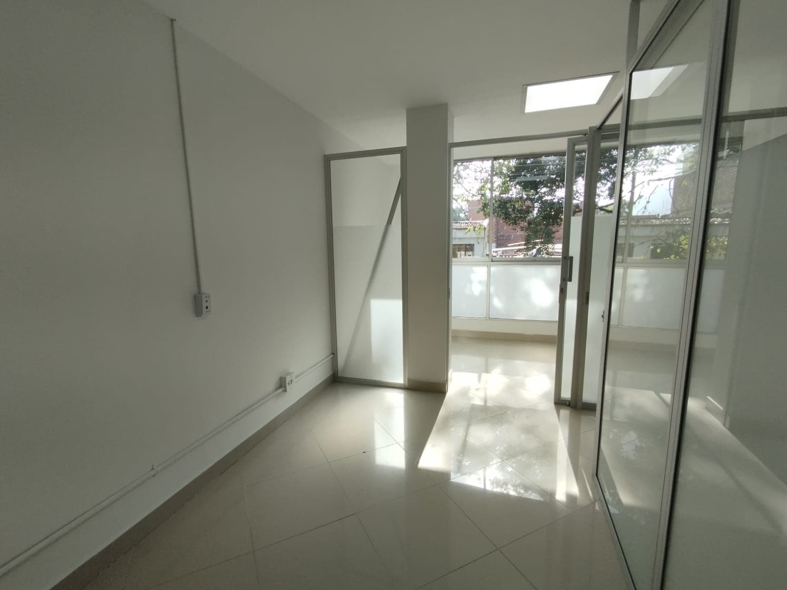 Oficina en arriendo en Suramericana, Laureles, Medellín — foto 4 de 12