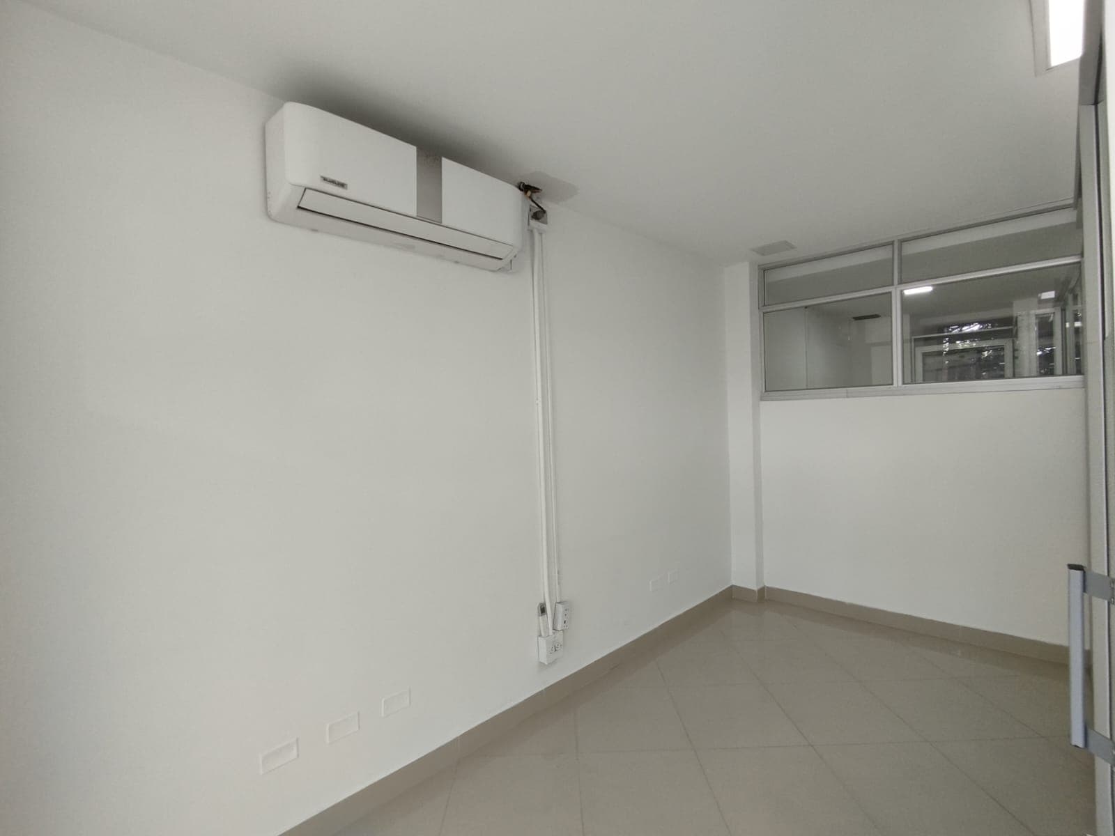 Oficina en arriendo en Suramericana, Laureles, Medellín — foto 5 de 12